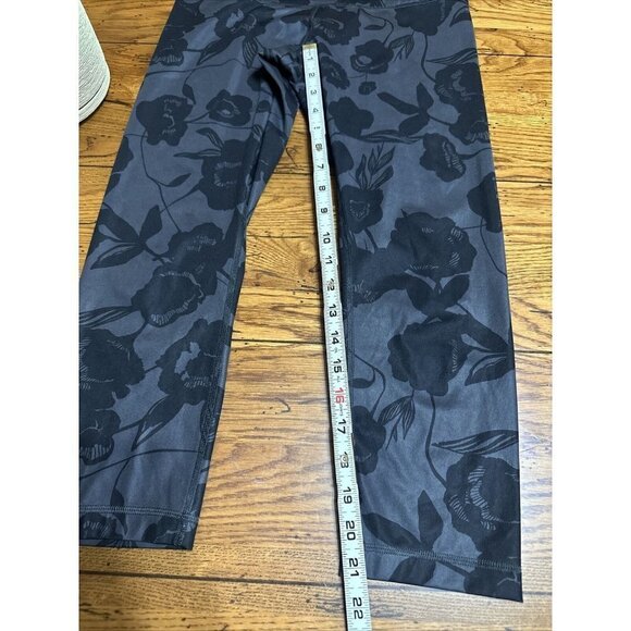 LULULEMON Black Gray Floral Leggings Mid Rise L7 Womens Sz 6 - Picture 4 of 8